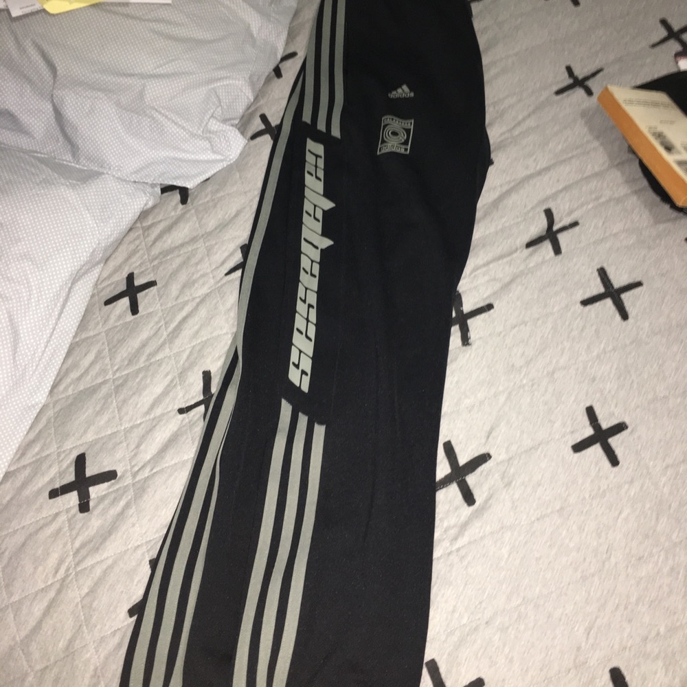 Adidas Yeezy calabases sweats